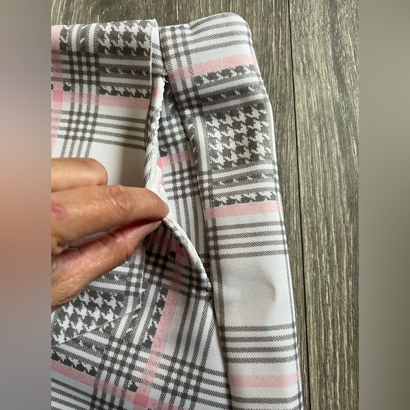 Cotton on pink grey and white plaid envelope skort with pockets. Size M - Picture 4 of 7